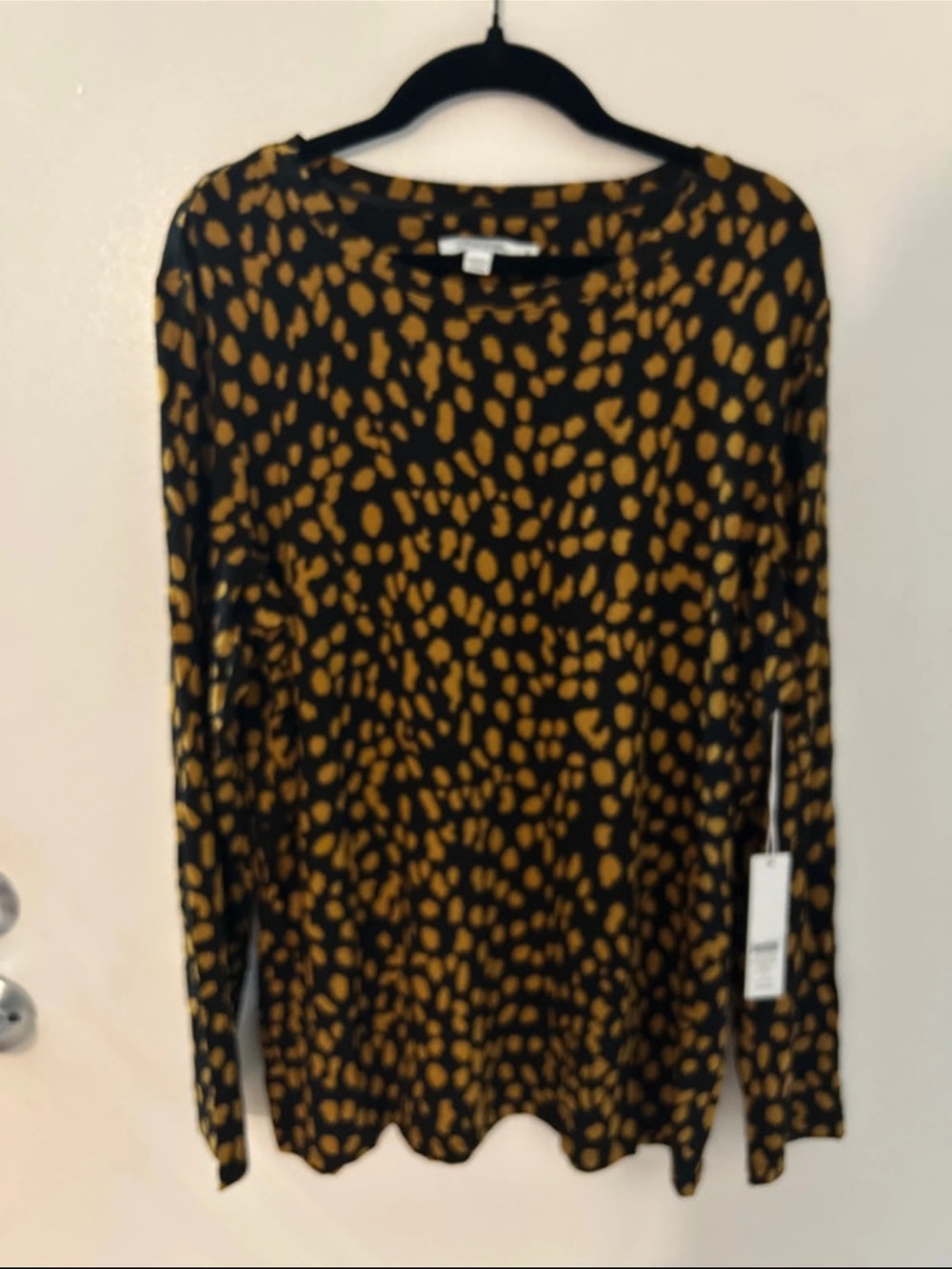 Chico's Touch of Cool Simple Spot Knit Layering Tee Long Sleeve Black Gold NWT